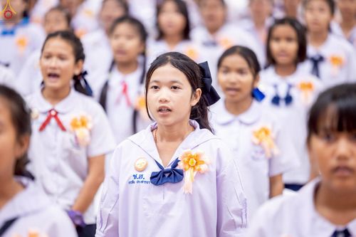 ภาพ No.245946:วันเสาร์ที่ 13 กันยายน พ.ศ. 2568 พิธีมอบผ้าไตรประธานกฐินสัมฤทธิ์เด็กดี V-Star ณ สภาธรรมกายสากล วัดพระธรรมกาย