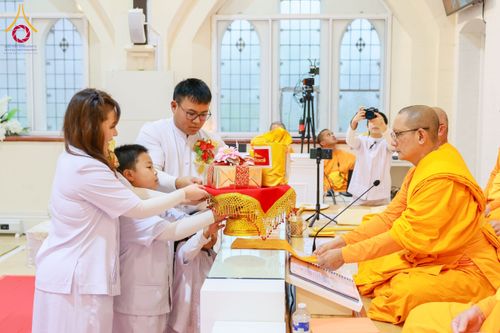 ภาพ No.175356:พิธีทอดกฐิน วัดพระธรรมกายแมนเชสเตอร์ เอดจลีย์ สต็อคพอร์ต ประเทศอังกฤษ ในโครงการกฐินสามัคคีทั่วไทย 30,000 วัด บูชาธรรม 80 ปี หลวงพ่อธัมมชโย โดยคณะศิษยานุศิษย์วัดพระธรรมกาย วันที่ 10 พฤศจิกายน พ.ศ. 2567