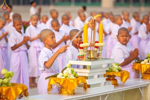 ภาพ No.133747:พิธีเวียนประทักษิณและพิธีวันทาเจดีย์ โครงการบรรพชาสามเณร ฟื้นฟูพระพุทธศาสนาทั่วไทย ณ วัดพระธรรมกาย วันเสาร์ที่ 6 เมษายน พ.ศ. 2567