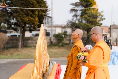 ภาพ No.132205:พิธีประดิษฐานยอดอุโบสถ บูชาธรรม 80 ปี หลวงพ่อธัมมชโย ณ วัดพระธรรมกายโทชิหงิ ประเทศญี่ปุ่น วันอาทิตย์ที่ 24 มีนาคม พ.ศ. 2567