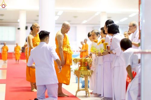 ภาพ No.251283:วันที่ 10 ตุลาคม พ.ศ. 2568 พิธีปฏิบัติธรรม ในวันคล้ายวันเกิด 141 ปี พระมงคลเทพมุนี (สด จนฺทสโร) พระผู้ปราบมาร ณ สภาธรรมกายสากล วัดพระธรรมกาย