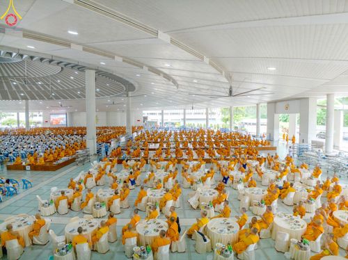 ภาพ No.152994:พิธีถวายภัตตาหารเมนูสวรรค์ ในพรรษาแห่งการเข้าถึงธรรม วันอังคารที่ 10 กันยายน พ.ศ. 2567 ครบรอบ 24 ปี วันละสังขาร คุณยายอาจารย์มหารัตนอุบาสิกาจันทร์ ขนนกยูง ณ หอฉันคุณยายอาจารย์ฯ วัดพระธรรมกาย