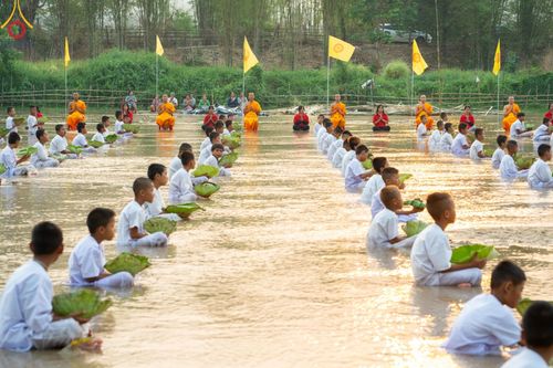 ภาพ No.63304:Photo Story  มหัศจรรย์วัดดงดินแดง Episode 1  พิธีปลงผมนาคธรรมทายาท  ในโครงการบรรพชาอุปสมบทหมู่ ฟื้นฟูพระพุทธศาสนาทั่วไทย วัดดงดินแดง ณ ลำน้ำแม่ตื่น อ.อมก๋อย จ.เชียงใหม่ วันที่ 2 เมษายน พ.ศ. 2567