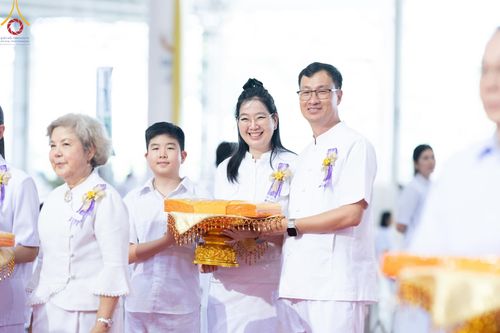 ภาพ No.150125:พิธีทอดผ้าป่าสมทบกฐินวัดพระธรรมกาย และสมทบกฐิน 30,000 วัดทั่วไทย ครั้งที่ 1 เนื่องในวันธรรมชัย 27 สิงหาคม พ.ศ.2567 ณ สภาธรรมกายสากล วัดพระธรรมกาย