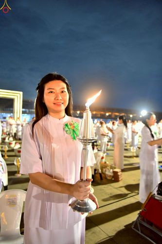 ภาพ No.253663:วันที่ 10 ตุลาคม พ.ศ. 2568 พิธีจุดประทีปบูชาพระผู้ปราบมาร, พิธีจุดประทีปบนพระมหาธรรมกายเจดีย์  20,000 ดวง เนื่องในวันคล้ายวันเกิดครบรอบ 141 ปี พระมงคลเทพมุนี (สด จนฺทสโร)