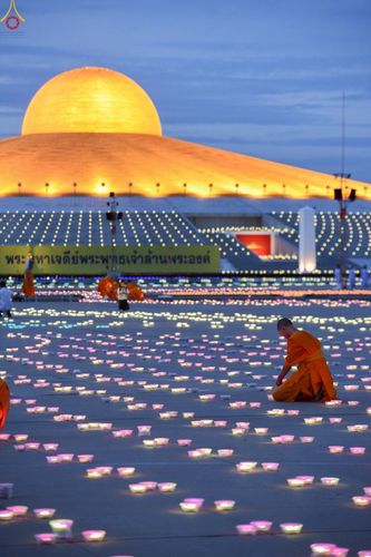 ภาพ No.241007:วันพุธที่ 27 สิงหาคม พ.ศ. 2568 พิธีจุดประทีป ในวันธรรมชัย ณ วัดพระธรรมกาย