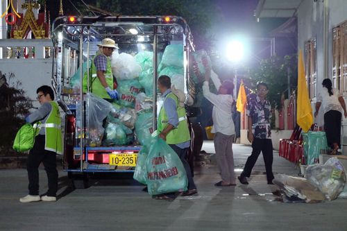 ภาพ No.116981:V.16 เป็นทีม การเตรียมงาน เก็บงาน การรับบุญของเจ้าหน้าที่หน่วยงานต่างๆ เพื่อโครงการธรรมยาตรา กตัญญูบูชามหาปูชนียาจารย์ พระมงคลเทพมุนี (สด จนฺทสโร) พระผู้ปราบมาร อนุสรณ์สถาน 7 แห่ง ปีที่ 12 ระหว่างวันที่ 2 - 31 มกราคม พ.ศ. 2567