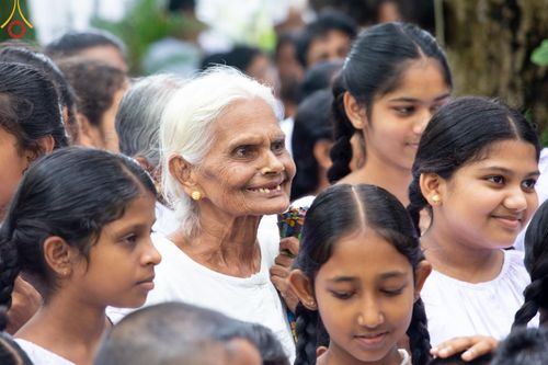 ภาพ No.140713:PhotoStory มหาศรัทธา ธรรมยาตราศรีลังกา EP.4 โครงการสยาม-ลังกา ธรรมยาตรา ฉลองเทศกาลวิสาขบูชาแห่งชาติ ศรีลังกา  บูชาธรรม 80 ปีหลวงพ่อธัมมชโย เส้นทางจาก เมืองดัมบูลลา ไปยัง เมืองมาตะเล  ตั้งแต่วันที่ 17-20 พฤษภาคม พ.ศ. 2567