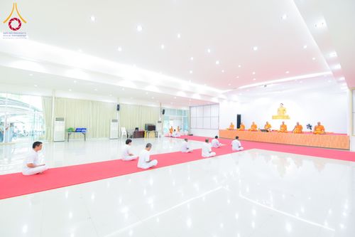 ภาพ No.285111:วันเสาร์ที่ 6 ธันวาคม พ.ศ.2568  พิธีอุปสมบทธรรมทายาท โครงการบรรพชาอุปสมบทหมู่  รุ่นบูชาธรรมมหาปูชนียาจารย์ ประจำปี 2568 ศูนย์ปฏิบัติธรรมและศูนย์อบรมเยาวชนเพชรบุรี อ.ท่ายาง จ.เพชรบุรี ณ วัดศีลคุณาราม อ.เขาย้อย เพชรบุรี