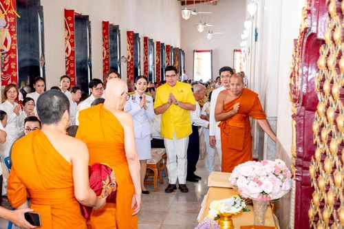 ภาพ No.214745:พิธีต้อนรับสัญญาบัตร พัดยศ พระราชวิเทศวชิรเวที (บัณฑิต วรปญฺโญ) เจ้าอาวาสวัดพระธรรมกายสกอตแลนด์ สหราชอาณาจักร ผู้ช่วยเจ้าอาวาสวัดพระธรรมกาย ณ อุโบสถพระไตรปิฏก วัดพระธรรมกาย