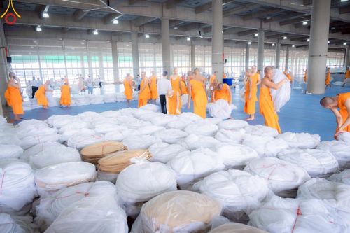 ภาพ No.218240:วันที่ 12-18 เมษายน พ.ศ. 2568 พระภิกษุและเจ้าหน้าที่อาสาสมัคร เตรียมพื้นที่ต้อนรับพักค้างพระสังฆาธิการ เนื่องในงานวันคุ้มครองโลก 22 เมษายน พ.ศ. 2568