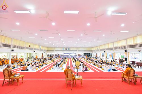 ภาพ No.184489:พิธีขอขมา มอบบาตรผ้าไตร บรรพชา อุปสมบท  ในโครงการอุปสมบทบูชาธรรมมหาปูชนียาจารย์ ณ วัดกลางพระอารามหลวง อ.เมืองบุรีรัมย์ จ.บุรีรัมย์ วันศุกร์ที่ 6 ธันวาคม พ.ศ. 2567