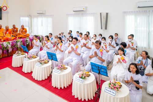 ภาพ No.107279:พิธีเจริญพระพุทธมนต์ ปฏิบัติธรรม มอบทุนการศึกษา ถวายสังฆทาน 140 วัด ณ ศุนย์ปฏิบัติธรรมพระมงคลเทพมุนี อ.สองพี่น้อง จ.สุพรรณบุรี วันเสาร์ที่ 6 มกราคม พ.ศ. 2567