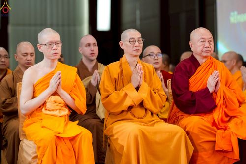 ภาพ No.271420:วันอาทิตย์ที่ 26 ตุลาคม พ.ศ. 2568 พิธีกล่าวสุนทรพจน์รวมสงฆ์ 3 นิกาย  ในวาระครบรอบ 30 ปีวัดพระธรรมกายไทเป