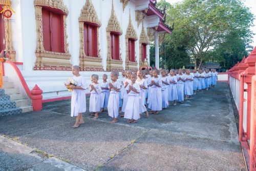 ภาพ No.133416:พิธีขอขมารับผ้าไตร, พิธีบรรพชาสามเณร, สามเณรออกบิณฑบาต ในโครงการบรรพชาสามเณร ฟื้นฟูพระพุทธศาสนาทั่วไทย  ณ ศูนย์ปฏิบัติธรรม และอบรมเยาวชนเมืองยะลา วันที่ 3 เมษายน พ.ศ. 2567