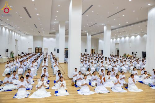 ภาพ No.221833:โครงการปฏิบัติธรรมอบรมศีลธรรม “บวชอุบาสิกาแก้ว” ถวายเป็นพระราชกุศลแด่พระบาทสมเด็จพระเจ้าอยู่หัว เนื่องในโอกาสมหามงคล “วันฉัตรมงคล”  ระหว่างวันที่ 2 – 4 พฤษภาคม 2568  ณ อาคาร 115 ปี คุณยายอาจารย์ฯ