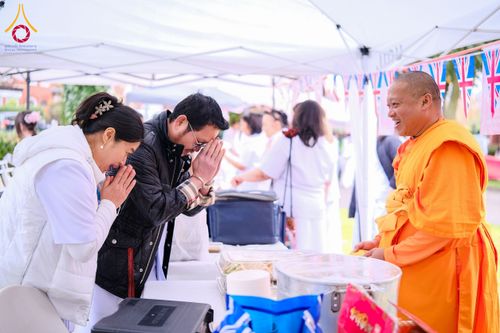 ภาพ No.175300:พิธีทอดกฐิน วัดพระธรรมกายแมนเชสเตอร์ เอดจลีย์ สต็อคพอร์ต ประเทศอังกฤษ ในโครงการกฐินสามัคคีทั่วไทย 30,000 วัด บูชาธรรม 80 ปี หลวงพ่อธัมมชโย โดยคณะศิษยานุศิษย์วัดพระธรรมกาย วันที่ 10 พฤศจิกายน พ.ศ. 2567