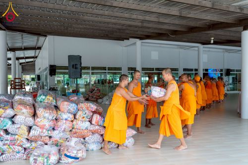 ภาพ No.225895:วันเสาร์ที่ 24 พฤษภาคม พ.ศ. 2568 พิธีถวายสังฆทาน 323 วัด ปีที่ 21 ครั้งที่ 177 พิธีมอบกองทุนหนุนแรงใจช่วยครูใต้ ปีที่ 18 ครั้งที่ 141 และพิธีทำบุญอุทิศส่วนกุศลให้ผู้วายชนม์ ณ ศูนย์ปฏิบัติธรรมภาคใต้ จ.สงขลา