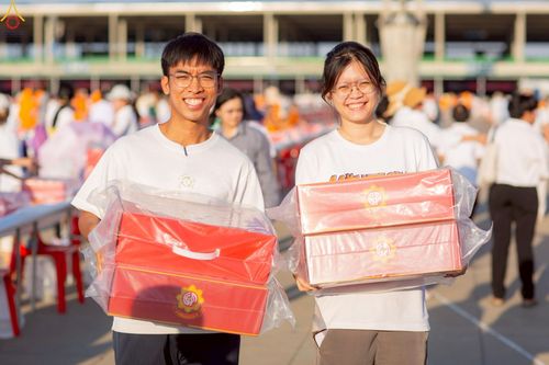 ภาพ No.225029:วันที่ 20 - 27 เมษายน พ.ศ. 2568 "ภาพแห่งความปลื้มที่ไม่มีวันจบ" คณะสงฆ์สามเณร เจ้าหน้าที่ และสาธุชน ร่วมแรงร่วมใจกันเตรียมงานและเก็บงาน เพื่อวันคุ้มครองโลก พิธีถวายมหาสังฆทานคณะสงฆ์ 40,000 กว่าวัดทั่วประเทศ