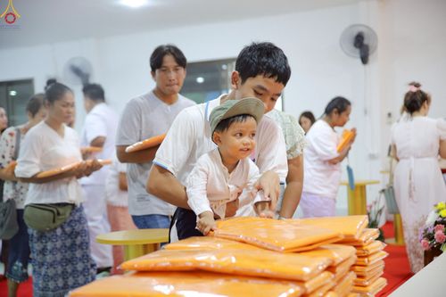 ภาพ No.234048:วันอาทิตย์ที่ 20 กรกฎาคม พ.ศ.2568 พิธีทอดผ้าป่า และพิธีตอกเสาเข็มต้นแรก สร้างอาคารปฏิบัติธรรมพระมงคลเทพมุนี ณ ศูนย์ปฏิบัติธรรมสุราษฏร์ธานี