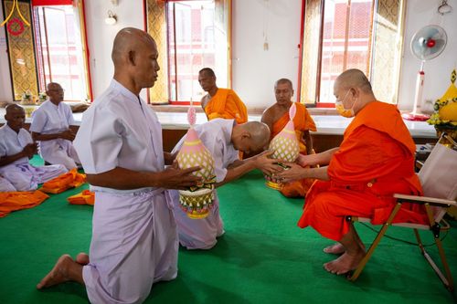 ภาพ No.101199:พิธีบรรพชาธรรมทายาท ในโครงการอุปสมบทบูชาธรรม มหาปูชนียาจารย์ พ.ศ. 2566 ณ วัดสองพี่น้อง สุพรรณบุรี วันที่ 5 ธันวาคม พ.ศ. 2566