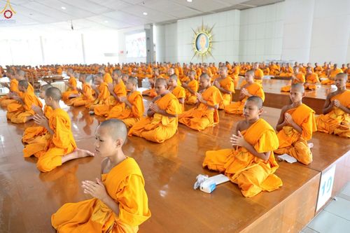 ภาพ No.228785:วันที่ 24 พฤษภาคม และ วันที่ 14 มิถุนายน พ.ศ.2568 พิธีถวายภัตตาหารเมนูสวรรค์ เพื่อการบรรลุธรรม ณ หอฉันคุณยายอาจารย์ฯ วัดพระธรรมกาย