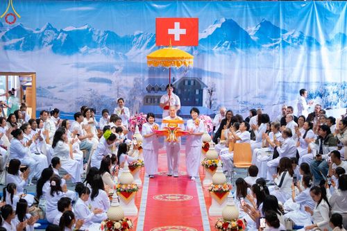 ภาพ No.94550:พิธีทอดกฐินวัดพระธรรมกายสวิตเซอร์แลนด์ วันอาทิตย์ที่ 12 พฤศจิกายน พ.ศ. 2566 ณ หอประชุม Schulhaus Obergoldbach