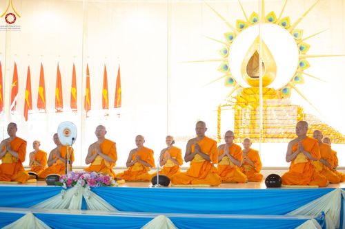 ภาพ No.150972:พิธีตักบาตร ในวันอาทิตย์ต้นเดือน วันที่ 1 กันยายน พ.ศ. 2567 ณ สภาธรรมกายสากล วัดพระธรรมกาย