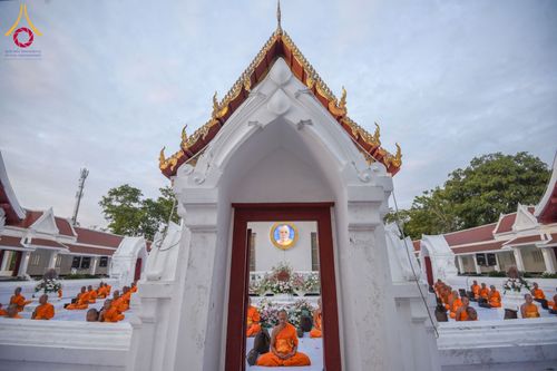 ภาพ No.197034:พระธรรมยาตราปฏิบัติธรรม และถ่ายภาพหมู่ประวัติศาสตร์ ณ วัดโบสถ์(บน) ตำบลบางคูเวียง อำเภอบางกรวย จังหวัดนนทบุรี ในโครงการธรรมยาตรา กตัญญูบูชา มหาปูชนียาจารย์ พระมงคลเทพมุนี(สด จนฺทสโร) พระผู้ปราบมาร อนุสรณ์สถาน 7 แห่ง ปีที่ 13 วันที่ 18 มกราคม พ.ศ. 2568