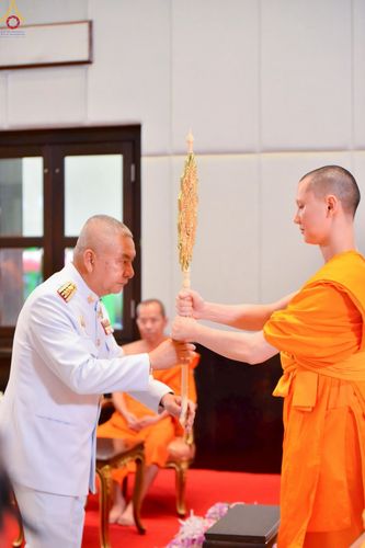 ภาพ No.230910:วันอังคารที่ 1 กรกฎาคม พ.ศ. 2568 ผู้ว่าราชการจังหวัดปทุมธานี เป็นประธานพิธีต้อนรับ สัญญาบัตร พัดยศ พระครูสัญญาบัตรสายต่างประเทศ วัดพระธรรมกาย ประจำปี พ.ศ. 2568 จำนวน 19 รูป