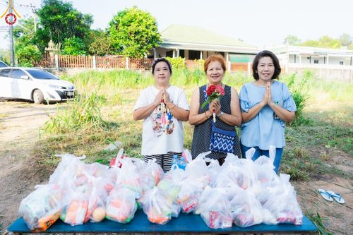 ภาพ No.57821:กิจกรรมบิณฑบาตของสามเณร โครงการบรรพชาสามเณร ฟื้นฟูพระพุทธศาสนาทั่วไทย ธุดงคสถานชลบุรี ณ ชุมชนบ้านห้วยเหียน ตำบลบ่อวิน  อำเภอศรีราชา จังหวัดชลบุรี วันที่ 27 เมษายน พ.ศ. 2567