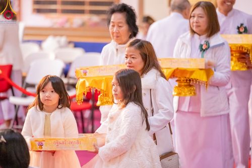 ภาพ No.100921:พิธีทอดกฐินบรมจักรพรรดิสร้างทุกสิ่ง ณ วัดพระธรรมกายออเรกอน ประเทศสหรัฐอเมริกา  วันอาทิตย์ ที่ 26 พฤศจิกายน พ.ศ. 2566