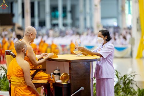 ภาพ No.83795:พิธีมอบโล่เกียรติยศ โครงการผู้นำแสงสว่างออนไลน์ ประจำปี 2565 ในวันอาทิตย์ที่ 2 กรกฎาคม พ.ศ. 2566 ณ วัดพระธรรมกาย