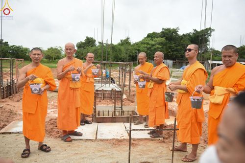 ภาพ No.87621:พิธีสวดพุทธมนต์วันละสังขาร คุณยายอาจารย์ มหารัตนอุบาสิกาจันทร์ ขนนกยูง และพิธีเทคอนกรีตฐานราก อาคาร 80 ปี หลวงพ่อธัมมชโย ณ ศูนย์ปฏิบัติธรรมวิหารแดง ต.เจริญธรรม อ.วิหารแดง จ.สระบุรี วันที่ 10 กันยายน พ.ศ. 2566