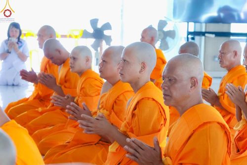 ภาพ No.186430:พิธีตัดปอย ปลงผม เวียนประทักษิณ  มอบบาตรผ้าไตร ขอขมาผู้ปกครอง และพิธีบรรพชาอุปสมบท  โครงการอุปสมบทหมู่บูชาธรรมมหาปูชนียาจารย์  ประจำปี 2567 ณ ศูนย์ปฏิบัติธรรมภาคใต้และวัดคงคาเลียบ อ.บางกล่ำ จ.สงขลา วันอาทิตย์ที่ 8 ธันวาคม พ.ศ. 2567