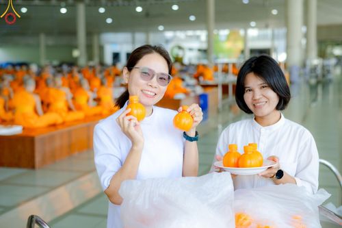 ภาพ No.177345:พิธีถวายภัตตาหารเมนูสวรรค์ และพิธีบุพเปตพลี ครั้งที่ 158 ร่วมอุทิศบุญแด่หมู่ญาติที่ล่วงลับไปแล้ว และสืบทอดอายุพระพุทธศาสนา ณ วัดพระธรรมกาย วันที่ 30 พฤศจิกายน พ.ศ.2567 (วันพระ แรม 15 ค่ำ เดือน 12)