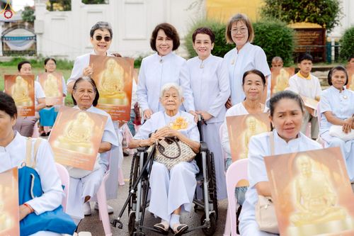 ภาพ No.239149:วันอาทิตย์ที่ 17 สิงหาคม พ.ศ. 2568 พิธีอัญเชิญรูปเหมือนพระมงคลเทพมุนี (สด จันทสโร) ณ ศาลากลางจังหวัดเลย ถึงลานพญานาค สวนสาธารณะกุดป่อง อ.เมือง จ.เลย