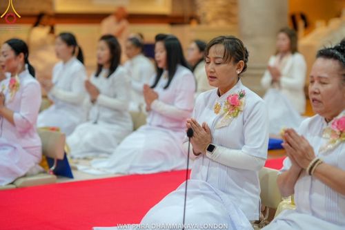 ภาพ No.161364:วัดพระธรรมกายลอนดอน สหราชอาณาจักร จัดงานบุญ น้อมถวายเป็นพุทธบูชา และบูชาธรรมเนื่องในวาระ 140 ปี วันคล้ายวันเกิดด้วยรูปกายเนื้อของ พระมงคลเทพมุนี (สด จนฺทสโร) พระผู้ปราบมาร ในวันที่ 10 ตุลาคม พ.ศ. 2567