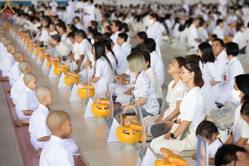 ภาพ No.133880:พิธีขอขมามอบผ้าไตร โครงการบรรพชาสามเณร ศูนย์อบรมวัดพระธรรมกาย ณ วัดพระธรรมกาย วันเสาร์ที่ 6 เมษายน พ.ศ. 2567