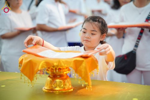 ภาพ No.168052:พิธีทอดกฐิน วัดพระธรรมกายกัวลาลัมเปอร์ ประเทศมาเลเซีย วันที่ 20 ตุลาคม พ.ศ. 2567