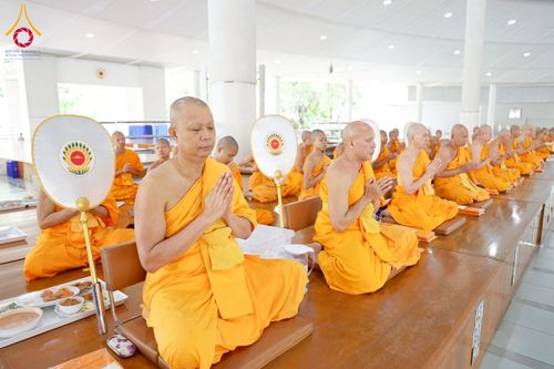 ภาพ No.271084:วันพุธที่ 20 พฤศจิกายน พ.ศ.2568 (วันพระ แรม 15 ค่ำ เดือน 12) พิธีบุพเปตพลี ครั้งที่ 173 ร่วมอุทิศบุญแด่หมู่ญาติที่ล่วงลับไปแล้ว และสืบทอดอายุพระพุทธศาสนา ณ หอฉันคุณยายอาจารย์ฯ วัดพระธรรมกาย