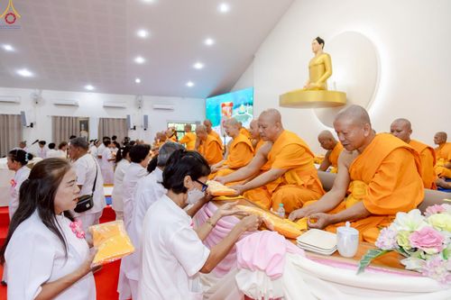 ภาพ No.241275:วันอาทิตย์ที่ 24 สิงหาคม พ.ศ.2568 พิธีปฐมผ้าป่าสถาปนาองค์พระเจดีย์เพื่อสร้างสันติภาพโลก พิธีไถ่ชีวิตโค สร้างมหากุศลด้วยการให้ชีวิตสัตว์เป็นทาน ณ ศูนย์ปฏิบัติธรรมสระบุรี อ.พระพุทธบาท จ.สระบุรี