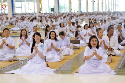 ภาพ No.219377:วันอังคารที่ 22 เมษายน พ.ศ. 2568 พิธีมอบปัจจัยช่วยเหลือครู 4 จังหวัดชายแดนภาคใต้ , พิธีกล่าวคำถวายอุปกรณ์ เพื่อเตรียมการต้อนรับคณะสงฆ์ฯ , พิธีกล่าวคำถวายภัตตาหารเป็นสังฆทาน , คณะสงฆ์ฉันภัตตาหารเพล  เนื่องในวันคุ้มครองโลก พิธีถวายมหาสังฆทานแด่คณะสงฆ์