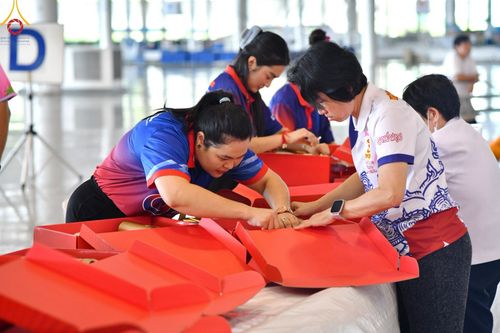 ภาพ No.211998:วันจันทร์ที่ 17 มีนาคม พ.ศ. 2568 บุญบรรจุกล่องไทยธรรม เพื่อถวายแด่พระสังฆาธิการ 40,000 กว่าวัดทั่วไทย ในวันคุ้มครองโลก 22 เมษายน พ.ศ. 2568 ณ บ้านแก้วเรือนทองคุณยายฯ วัดพระธรรมกาย