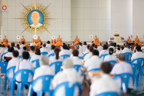 ภาพ No.102202:พิธีบุพเปตพลี ครั้งที่ 144 อุทิศบุญแด่หมู่ญาติที่ล่วงลับไปแล้ว และสืบทอดอายุพระพุทธศาสนา วันอังคารที่ 12 ธันวาคม พ.ศ. 2566 (วันพระแรม 15 ค่ำ เดือน 12) ณ หอฉันคุณยายอาจารย์ฯ วัดพระธรรมกาย