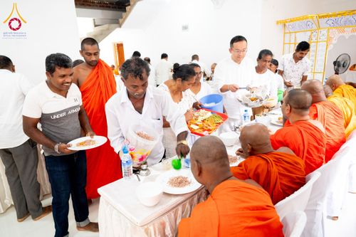 ภาพ No.175834:พิธีทอดผ้าป่าสมทบกฐิน ณ วัดศรีสุมนะ วิเวกรามายา เมืองมาตะเล ศรีลังกา โดยมูลนิธิธรรมกาย ในนามหลวงพ่อธัมมชโย วันที่ 8 พฤศจิกายน พ.ศ. 2567