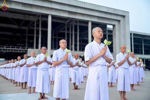 ภาพ No.216924:วันเสาร์ที่ 12 เมษายน พ.ศ. 2568 พิธีเวียนประทักษิณรอบพระมหาธรรมกายเจดีย์  พิธีวันทาเจดีย์ พิธีขอขมาและมอบผ้าไตร ในโครงการอุปสมบทหมู่ บูชาธรรมหลวงพ่อธัมมชโย, โครงการธรรมทายาท ระดับอุดมศึกษา รุ่นที่ 52 ,  โครงการบวชพระนานาชาติ AEC & WAB CEO รุ่นที่ 4 , ณ ว