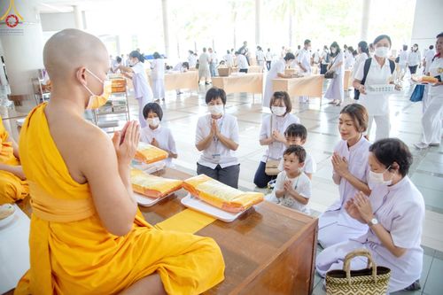 ภาพ No.82790:พิธีบุพเปตพลี ครั้งที่ 136 ร่วมอุทิศบุญแด่ญาติที่ล่วงลับไปแล้ว และสืบทอดอายุพระพุทธศาสนา วันเสาร์ที่ 17 มิถุนายน พ.ศ.2566 (วันพระแรม 14 ค่ำเดือน 7) ณ หอฉันคุณยายอาจารย์ฯ วัดพระธรรมกาย