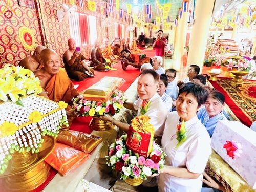 ภาพ No.164479:พิธีทอดกฐิน ณ วัดโนนสมบูรณ์ จ.ปราจีนบุรี ในโครงการกฐินสามัคคีทั่วไทย 30,000 วัด บูชาธรรม 80 ปี หลวงพ่อธัมมชโย โดย คณะศิษยานุศิษย์วัดพระธรรมกาย วันที่ 20 ตุลาคม พ.ศ. 2567