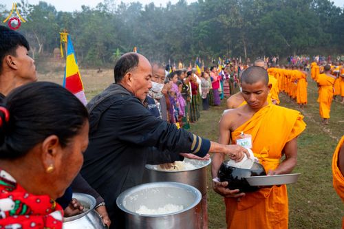 ภาพ No.130946:Photo Story ปฐมบรรพชาชาวพุทธมาร์มา Episode 4/5 วันที่ 13 กุมภาพันธ์พ.ศ. 2567 ณ วัดธัมจักร อรัญกุฏิ บังกลาเทศ